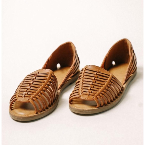 **SOLD** NWT Woven Brown Sandals Flats w/ Open Toe - Picture 1 of 5